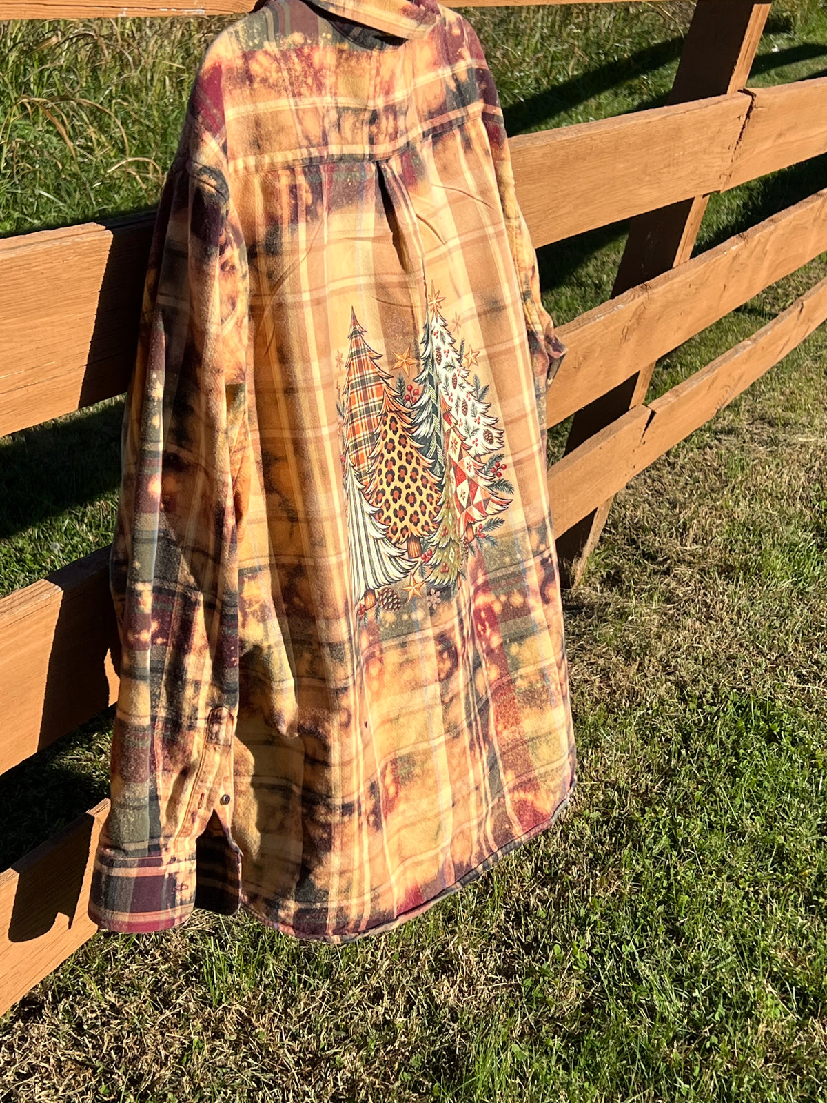 Vintage Vibe Christmas Trees Upcycled Bleach Art Flannel - Mens 2XL Unisex